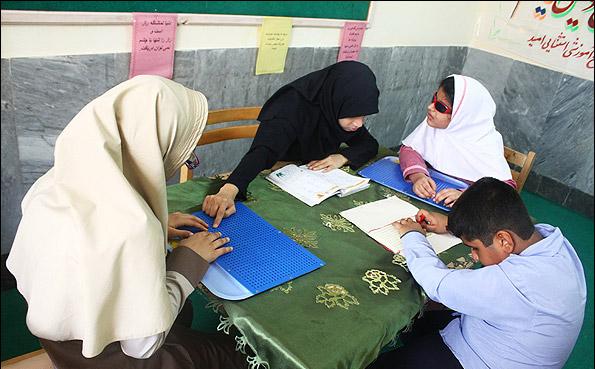 معلم کودکان استثنایی مسیر ایرانی